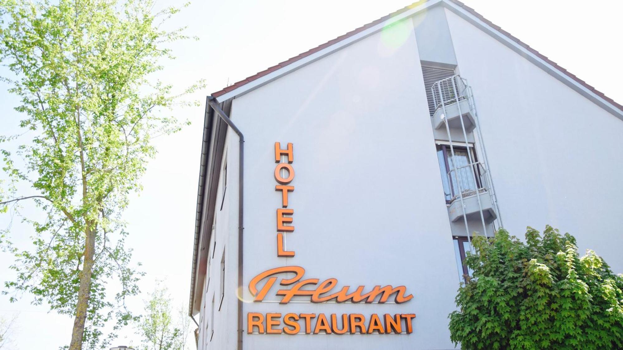Hotel Pflum Mit Gaestehaus Nuertingen Exterior foto